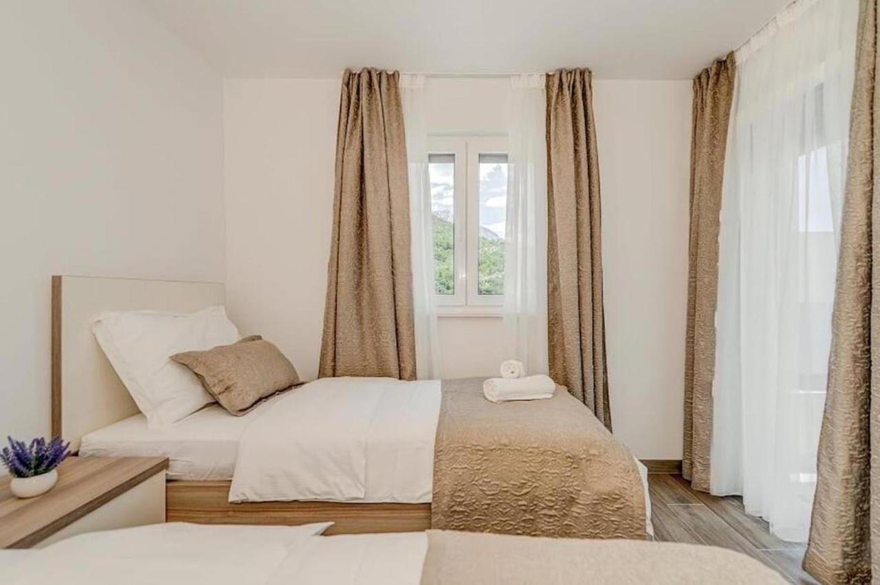 Villa Ivo Promajna Kültér fotó